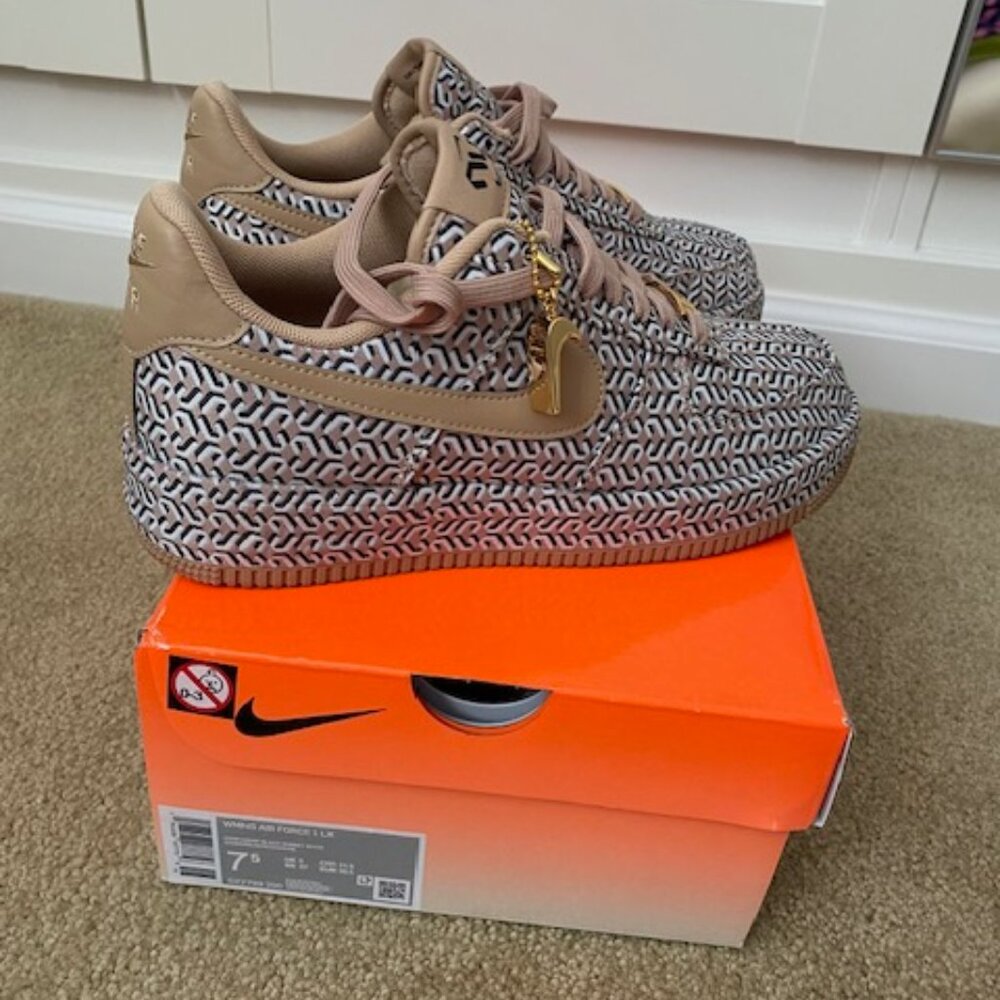 Nike Women's Sneakers - Beige and Black